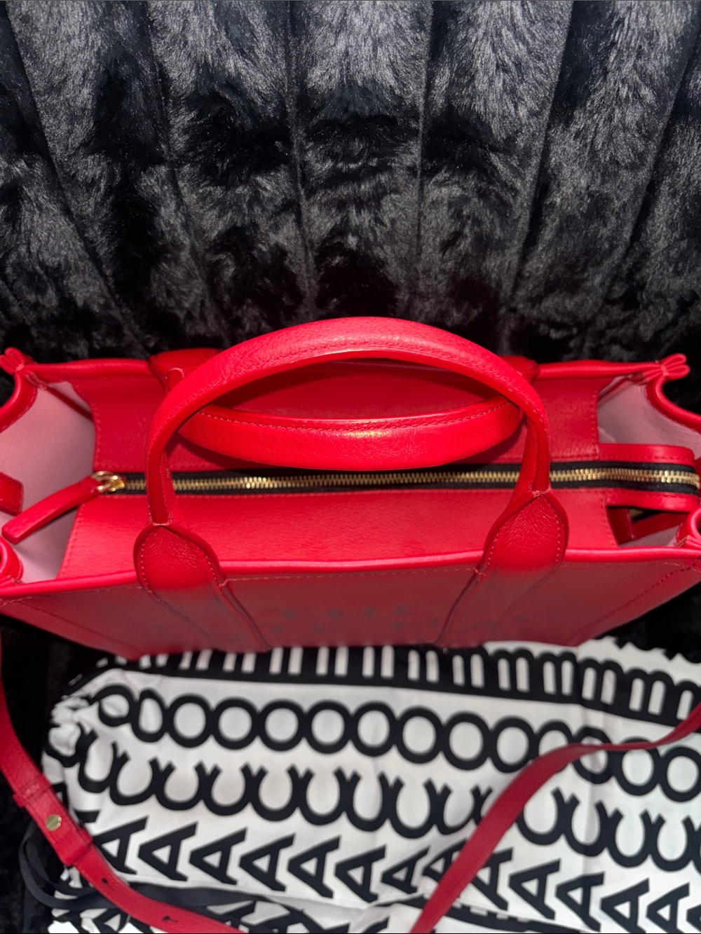 NEW!! Marc Jacobs Red “The Tote Bag” Leather Tote with Dust Bag and Insert!! - Picture 3 of 12